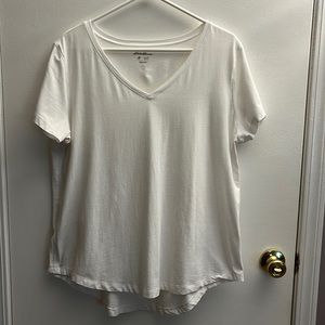 ☑️Eddie Bauer V-Neck Tee